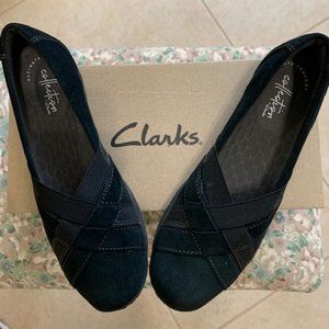 Clarks Black Suede Flats 7N NWOT